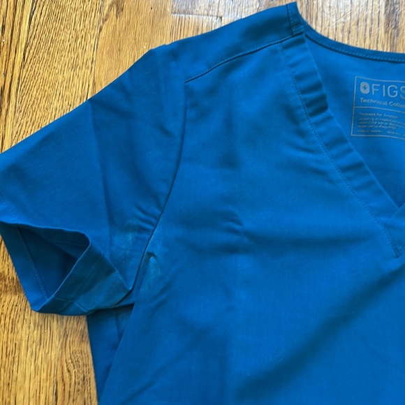Figs Scrub Top - Picture 6 of 10